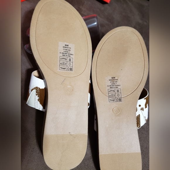 1 pair new sandals - Picture 2 of 7